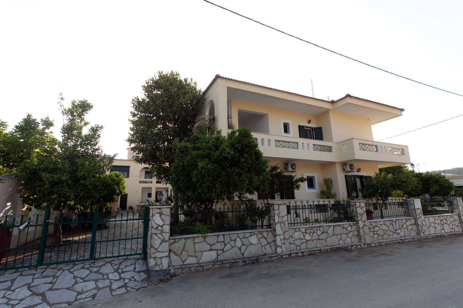 Agios Athanasios, Jonska regija - Amudia