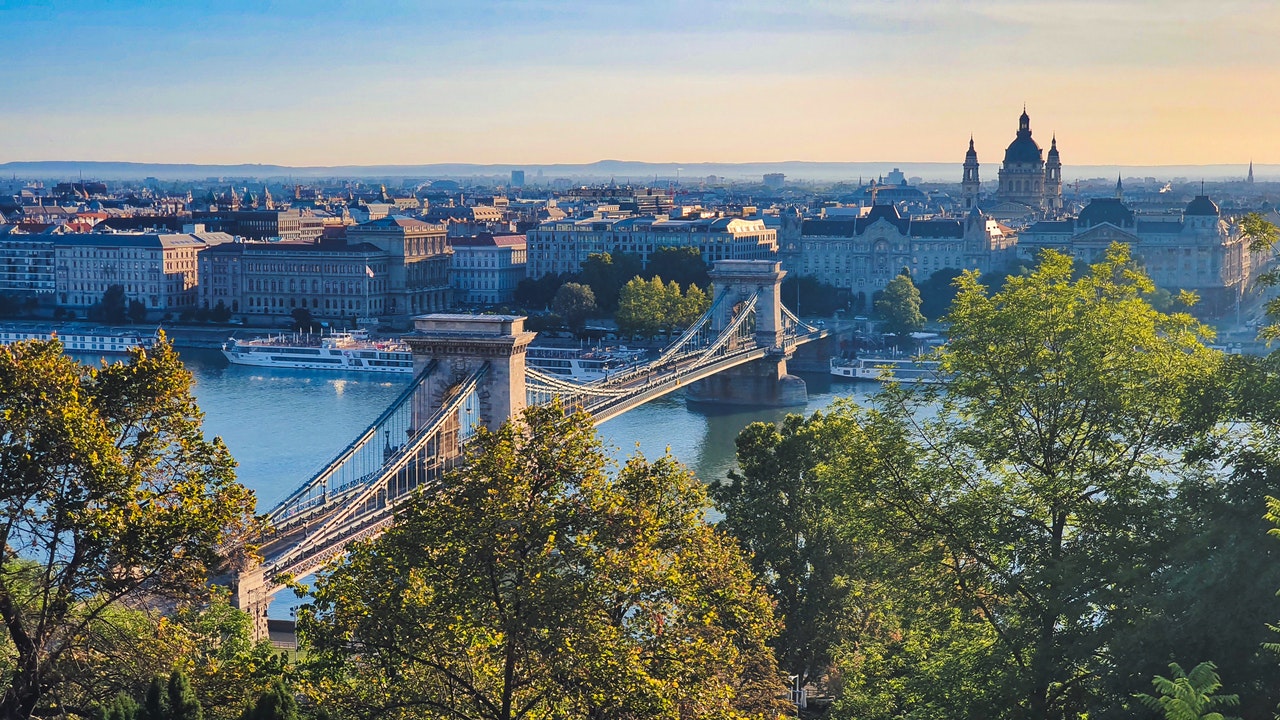 Budimpešta, Mađarska - 22.april, 20.maj i 10.jun