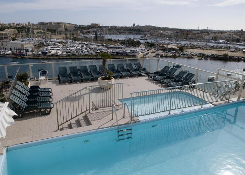 Bayview Hotel & Blue Bay Apartments, Malta - Sliema