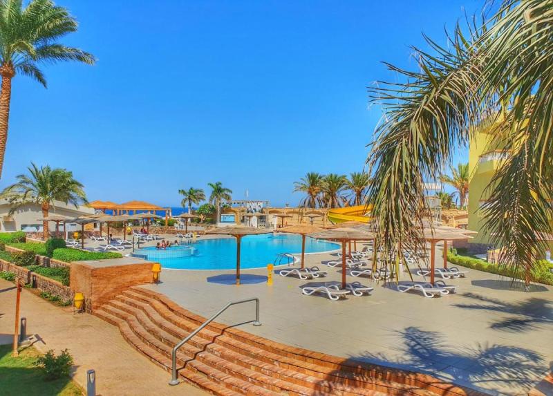 Palm Beach Resort, Egi